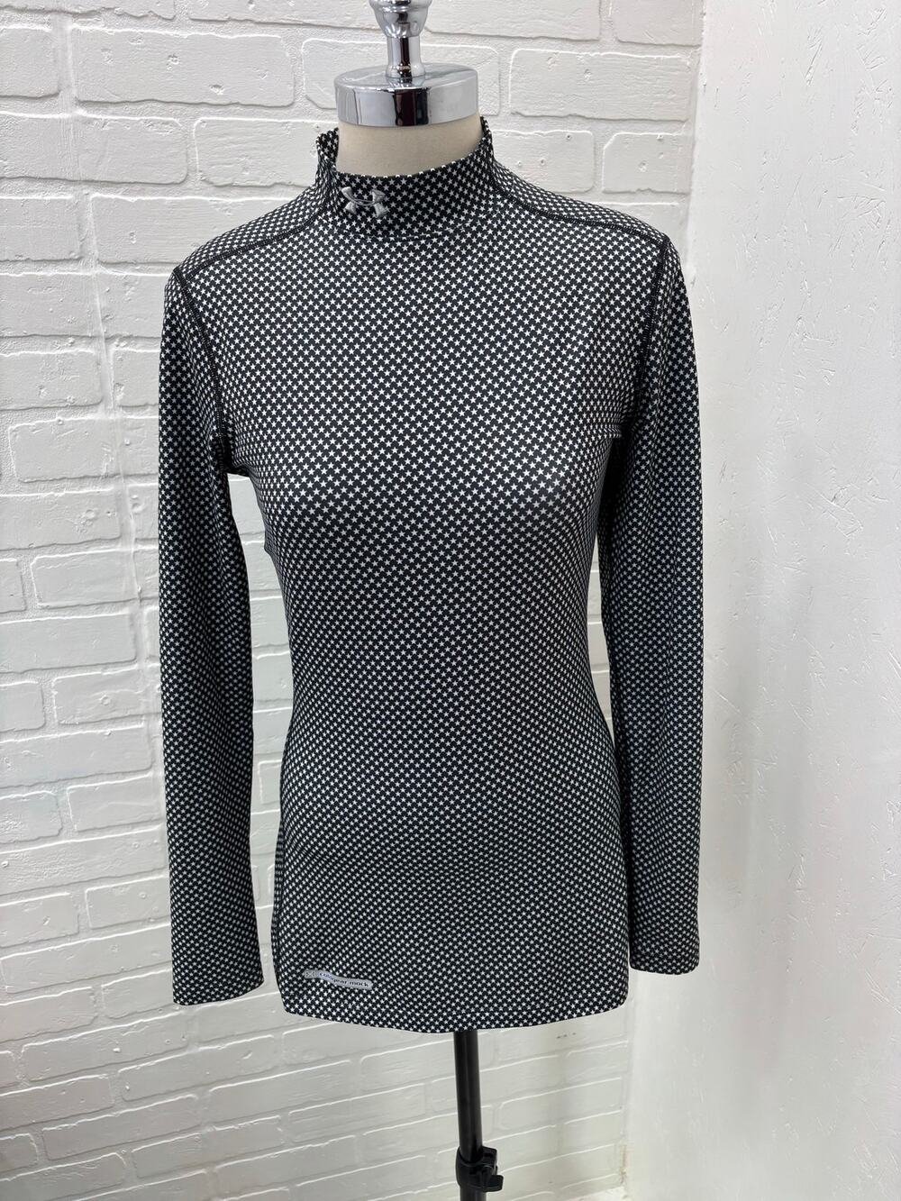 Under Armour ColdGear Base Layer Top Womens S Star Pattern Long Sleeve Mock C11